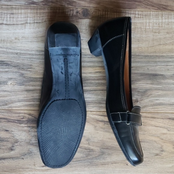 Salvatore Ferragamo Size 7 - Picture 2 of 5